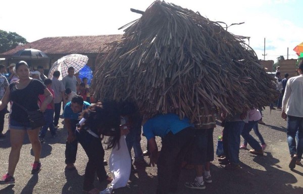 Se instaló ranchitos en el área del parque