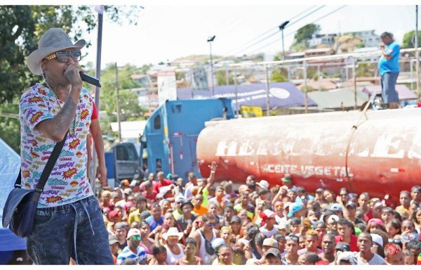 Calle Abajo de Chepo puso a gozar a su tuna.