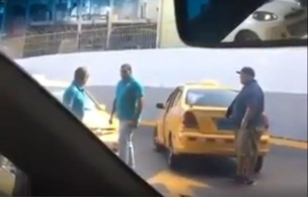 Los taxistas pertenecen a la misma piquera.