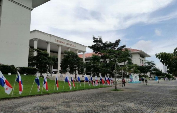 4 mil 599 firmas recolectadas en el primer día