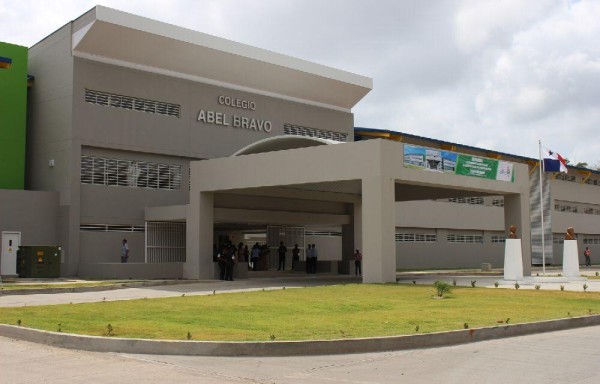 Estudiantes serán fiscalizados durante la entrada y salida del colegio.