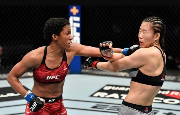 Joselyne Edwards (i) cayó en su último combate.