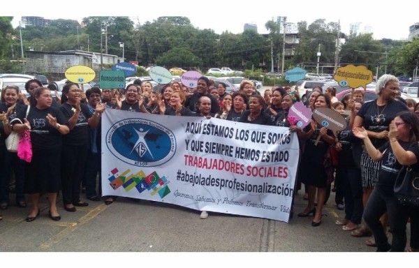 Protestaron ayer en las cercanías de la UP.