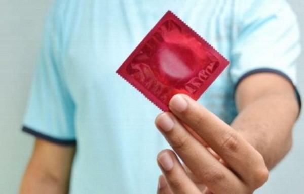 Quiere fiesta con gorrito puesto