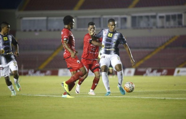 Tauro le ganó a San Francisco 2-0.