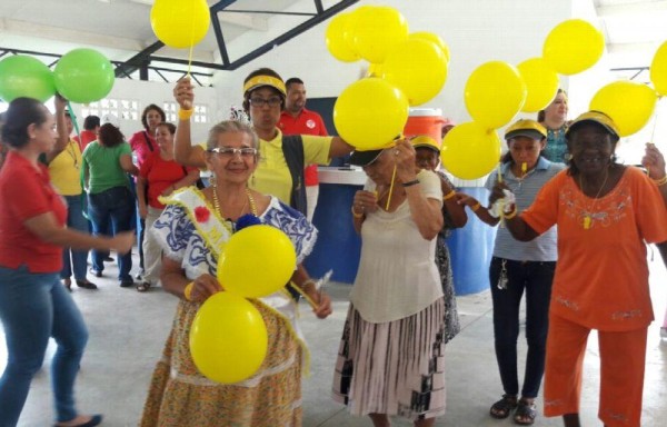 Más de cien abuelitos del distrito de San Miguelito asistieron.