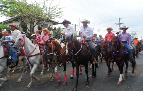 Hoy se desarrollará la tan gustada cabalgata. Iniciará desde las 3:00 de la tarde.