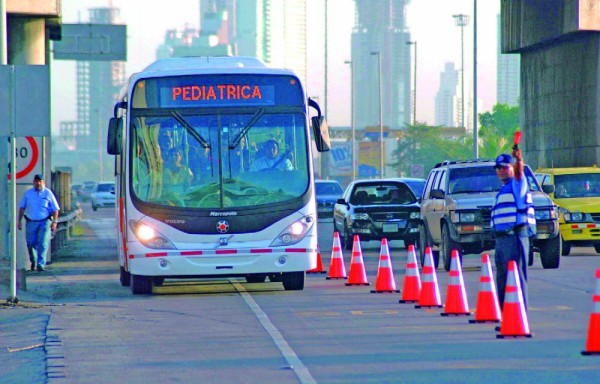 Carril exclusivo para el metrobús estará operativo en agosto y no en marzo como se prometió.