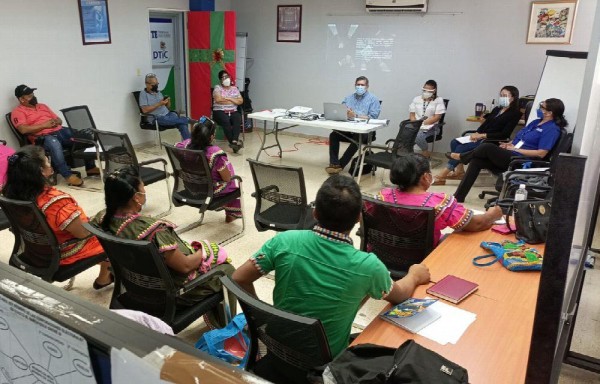 En la reunión estuvieron las tres regiones comarcales.