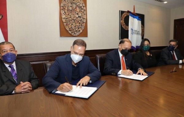 El convenio de cooperación fue firmado ayer.