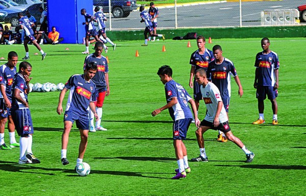 El equipo nacional sub-20 llegó anoche de su gira por los Estados Unidos y hoy entrenarán en el Maracaná.