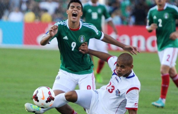 Raúl Jiménez no perdió el tiempo para quejarse.