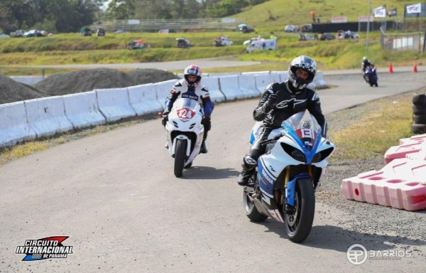 Los pilotos nacionales mostraron su habilidad en la pista.