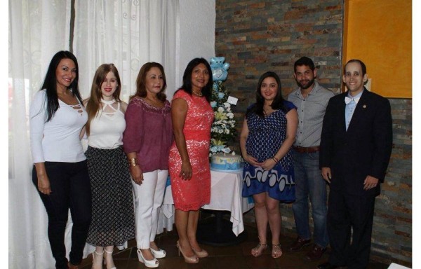 Compartieron junto a los felices padres primerizos.