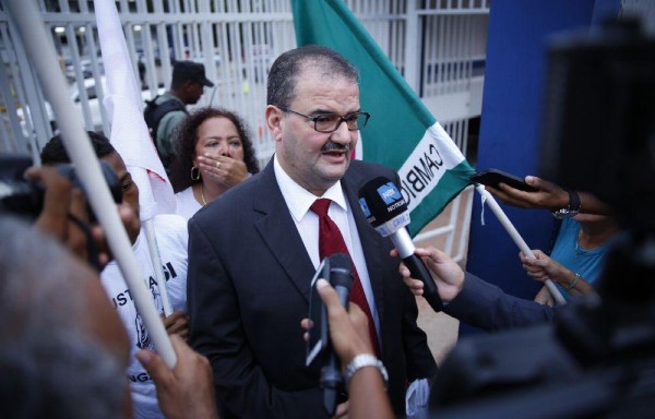 Carlos Carrillo, defensa de la exministra.