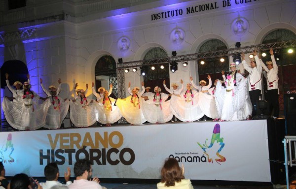 El Instituto Panameño de Turismo, llevará a cabo todas las noches de los jueves (26 de enero hasta el 31 de marzo) presentaciones culturales y folclóricas en la Plaza V Centenario, en el Casco Antiguo, y en el convento de las monjas en Panamá Viejo.