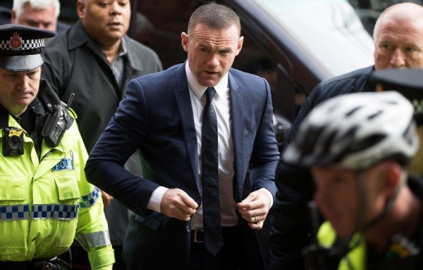 Wayne Rooney llegando a los juzgados de Stockport.