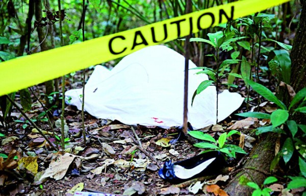 Dama murió dentro de la casa. A la llegada de vecinos ya había perdido mucha sangre.