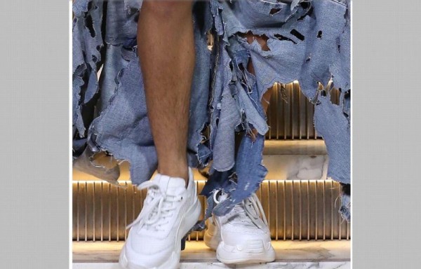 Critican a la hija de Madonna por sus piernas sin depilar