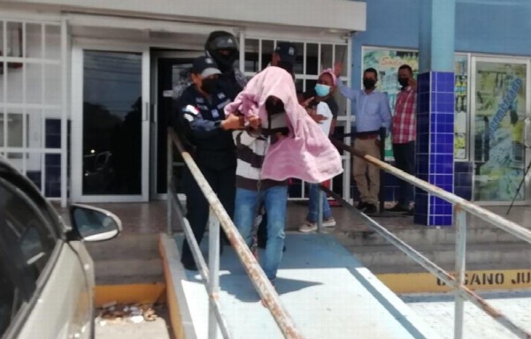 El homicida saliendo del SPA de La Chorrera