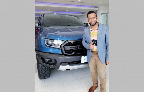 ¡Tremendo maquinón! Alejandro Torres compró auto nuevo... y no es cualquiera