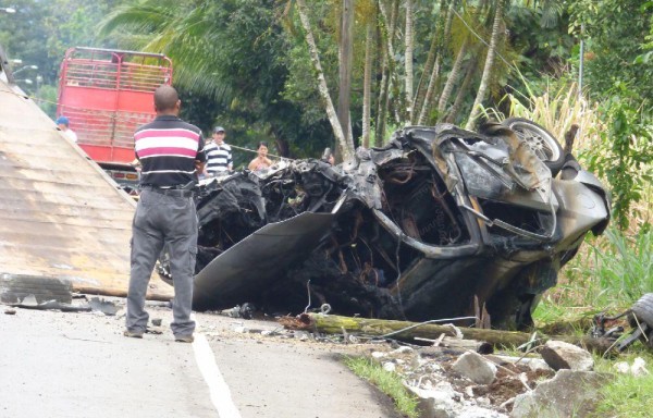 El conductor y el otro acompañante lograron salvarse.