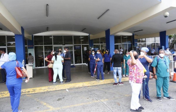 Actualmente tienen un salario de $ 800.