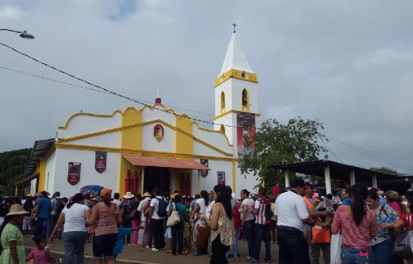 Desde temprano, la iglesia estuvo abarrotada.