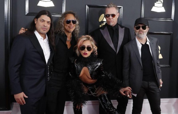 Metallica posa junto a Lady Gaga