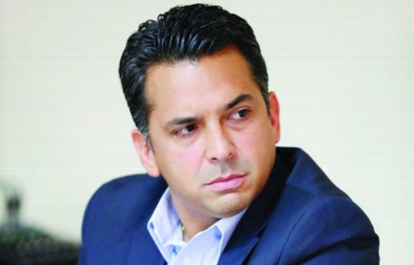 El candidato corre por la libre postulación. <