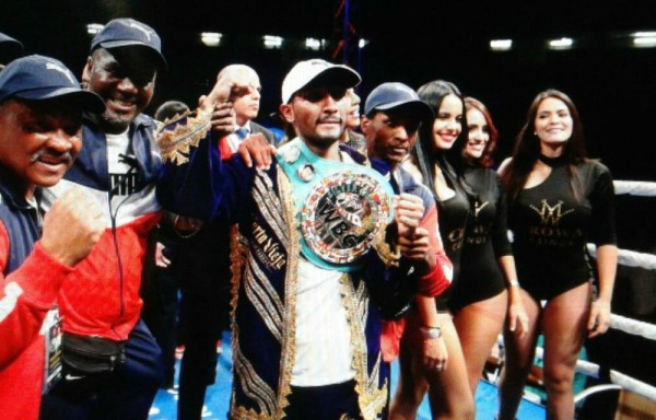 El boxeador panameño Anselmo Chemito Moreno derrotó por decisión unánime al tailandés Sor Rungvisai.