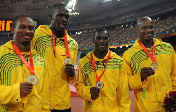 Bolt junto a sus compañeros.