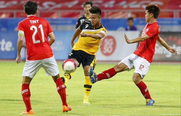 Con tanta riqueza, tienen una colección de carros que incluye 600 Rolls Royce y su papá, que es hermano del sultán.