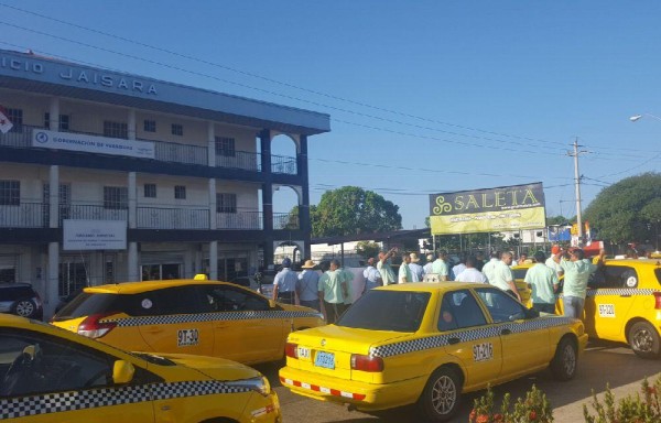 Continúa la huelga de los taxistas