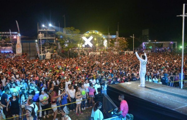 Engalana la ‘city' con el traje nacional