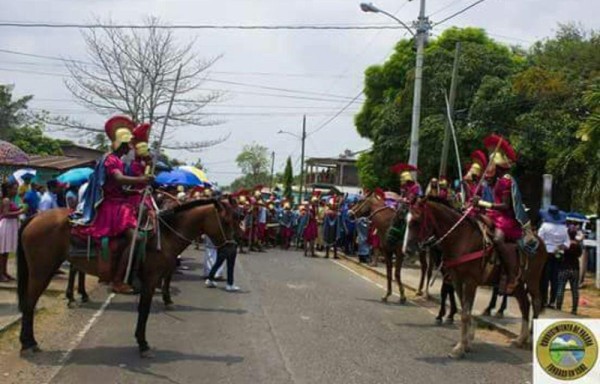 Los ‘guardias' hacen custodia de las escenas.