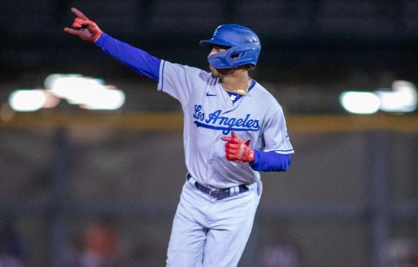 EXPLOTA SU OFENSIVA | El panameño José Ramos fue anunciado ayer como el ‘Bateador de la Semana' de la Arizona Fall League, que jugó con los Glendale Desert Dogs. Ramos bateÓ .455, producto de cinco imparables en 11 turnos, con dos jonrones y cinco carreras impulsadas. Él es el prospecto #8 de los Dodgers de Los Ángeles, que ayer decidieron no colocarlo en el róster 40 y puede ser tomado por otro equipo en el próximo Sorteo de Regla 5.