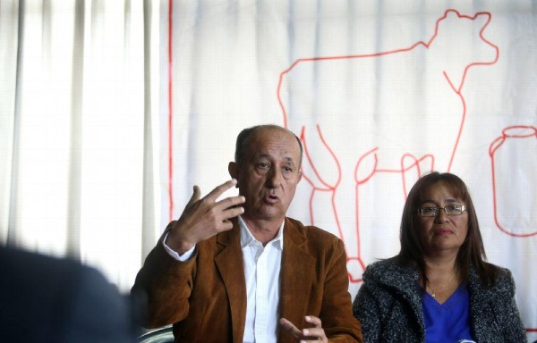 ‘Se debe prohibir el uso de leche en polvo en la producción de estos productos que se llamen leche'. DIRIGENTE DE AGALEP Ivan Mesía