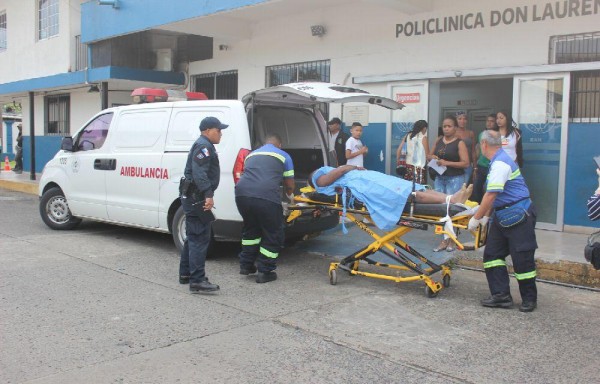 Primero lo llevaron a una policlínica y luego fue trasladado al hospital.