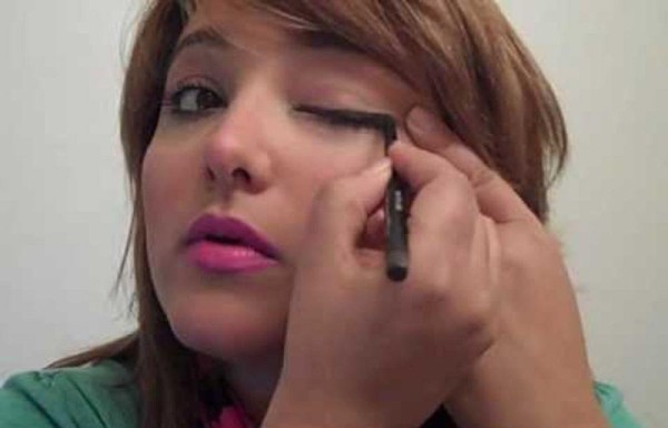 ¿Cómo aplicar el lápiz delineador?