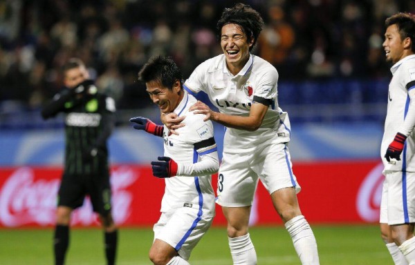 Kashima Antlers y Yasushi Endo celebran el segundo gol.