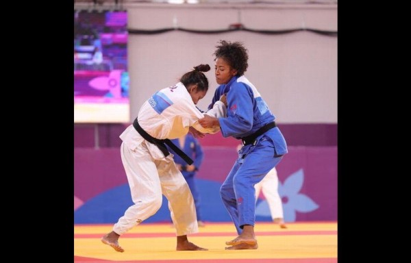 ¡Sacan el pecho! Héctor Cención en karate y Miryam Roper en judo
