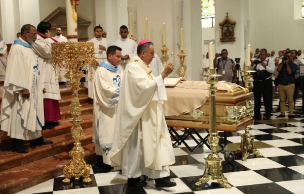 Sepelio de Monseñor Alejandro Vásquez Pinto