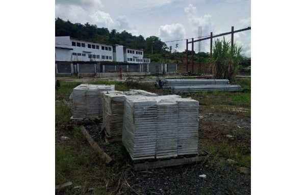 Los materiales se están deteriorando en el lugar.