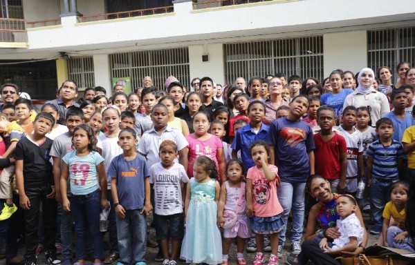 Niños y jóvenes se hicieron presentes durante la eucarística.