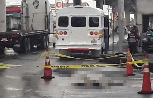 Vendedor de chicle fue asesinado en plena vía bajo un fuerte aguacero