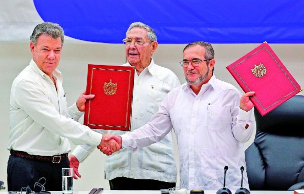 Encuentro en La Habana entre Timochenko y el presidente de Colombia, Juan Manuel Santos.