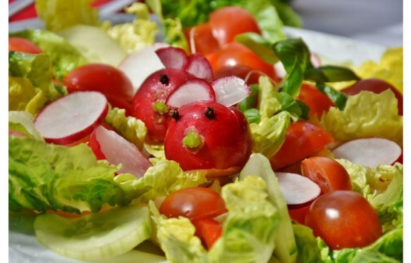 Tortilla de papas con ensalada