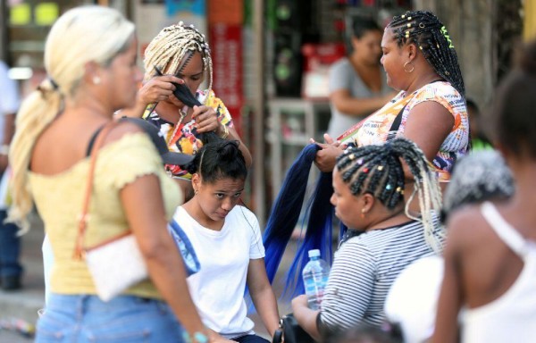 Trenzas se lucen en la farra del carnaval
