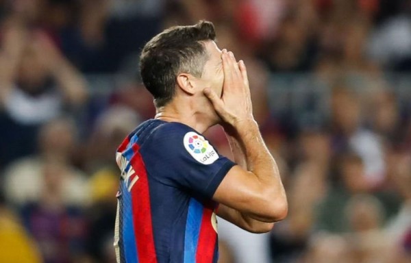 Barcelona se estanca en el Camp Nou